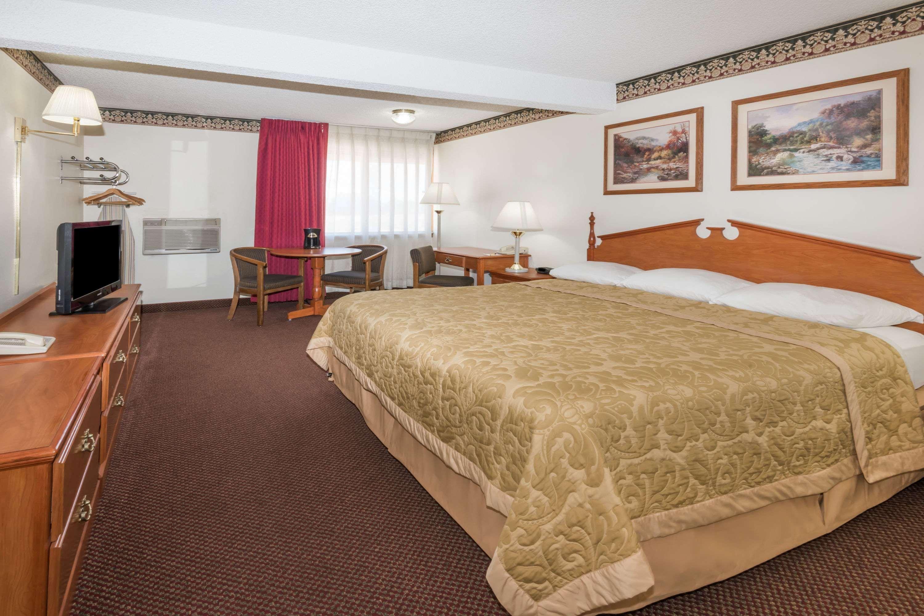 Super 8 By Wyndham Laramie Hotel Exterior photo
